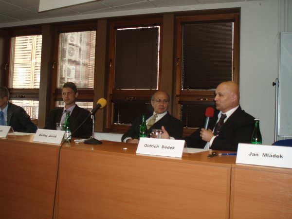 úvodní foto ze semináře: Přežije eurozóna ve své stávající podobě rok 2010?